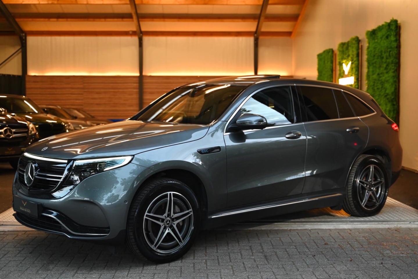 Mercedes-Benz EQC - 400 4MATIC Premium Plus 80 kWh AMG - Memory - Distronic - Schuifdak - Keyless Entry - HUD - AutoWereld.nl