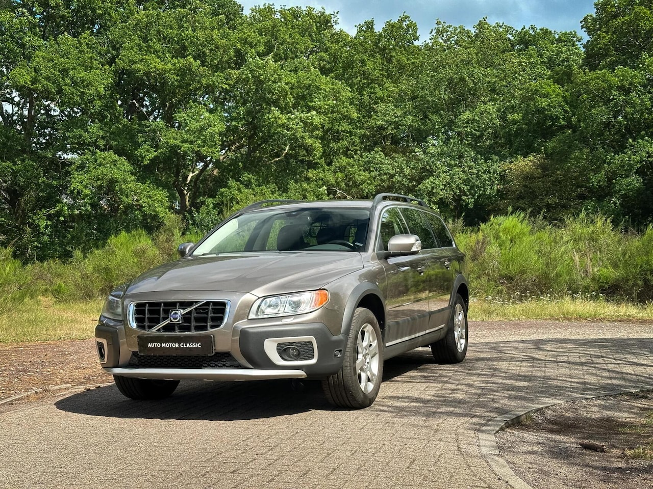 Volvo XC70 - 3.2 Summum | Oyster Grey | Youngtimer - AutoWereld.nl