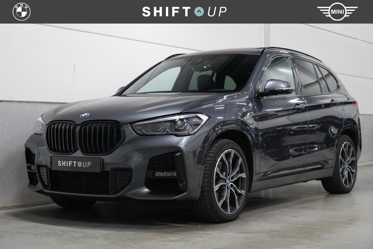 BMW X1 - xDrive25e M-Sport | Panoramadak | Head Up | Harman Kardon | Trekhaak - AutoWereld.nl