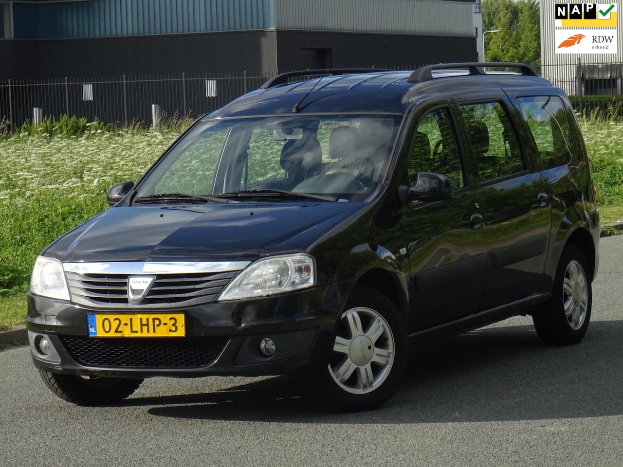 Dacia Logan MCV - 1.6 Blackline NAP/AIRCO/ELEKRAM/APK 07-2026 - AutoWereld.nl
