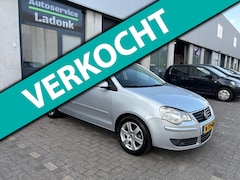 Volkswagen Polo - 1.6-16V Comfortline 5DRS|AUTOMAAT|CLIMA|SCHERM|Nieuwe APK