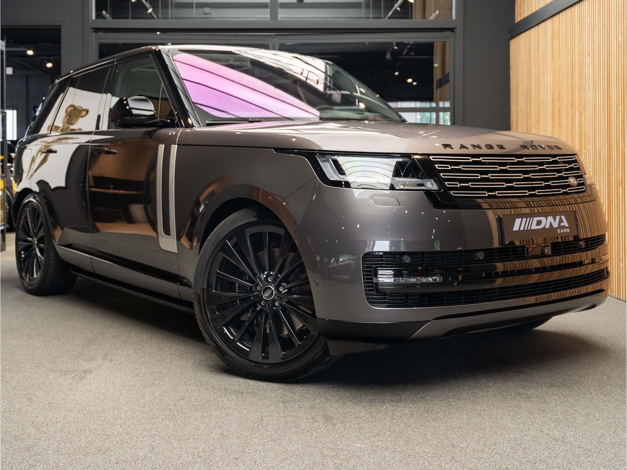 Land Rover Range Rover - 4.4 P530 First Edition MHEV - AutoWereld.nl