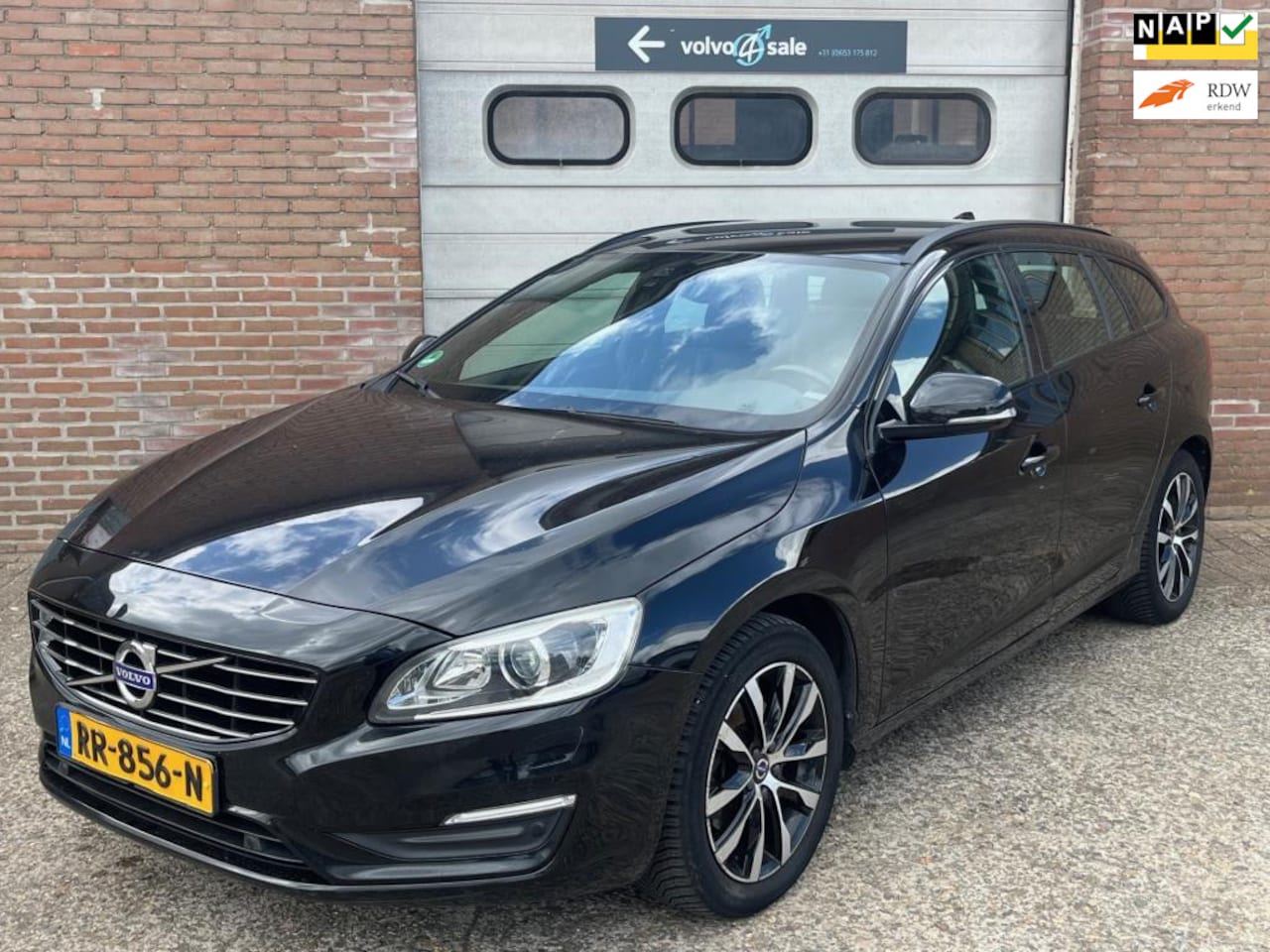 Volvo V60 - 2.0 D4 Summum 2016 - AutoWereld.nl