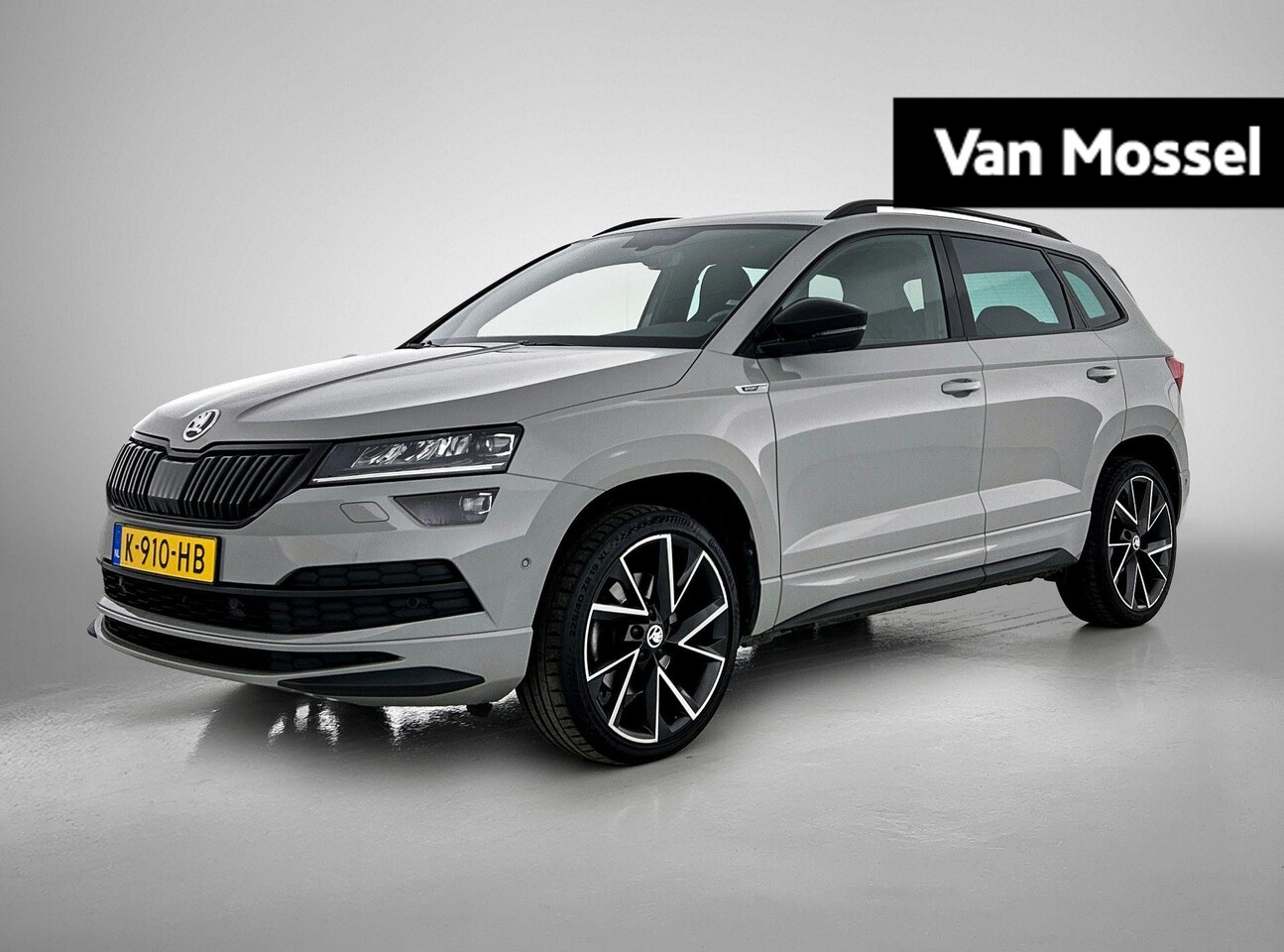 Skoda Karoq - 1.5 TSI ACT Sportline Business | PANORAMADAK | STOEL-STUUR VERWARMING | DIGITAAL DASHBOARD - AutoWereld.nl