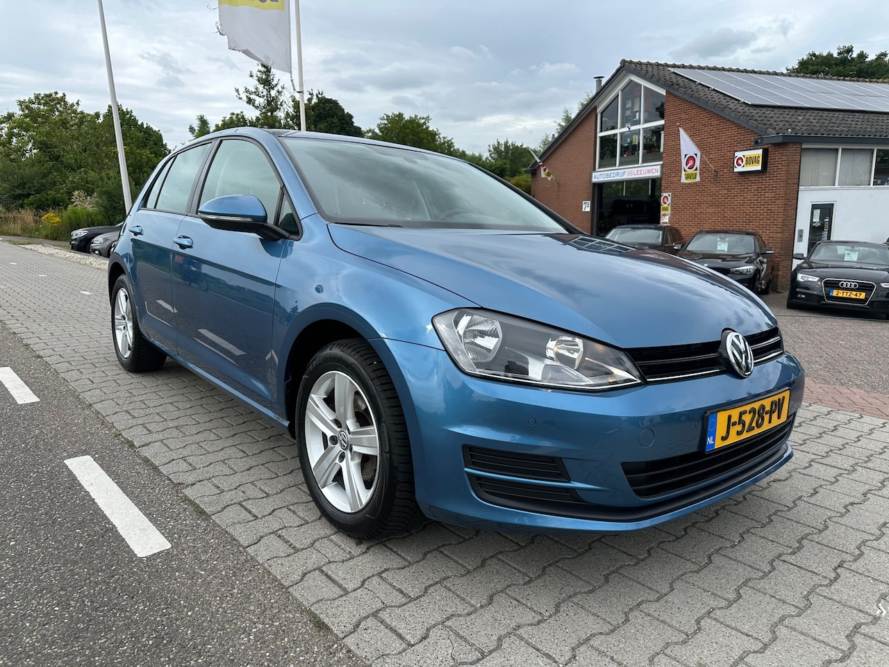 Volkswagen Golf - 1.2 TSI Navi, PDC, Bluetooth, Trekhaak