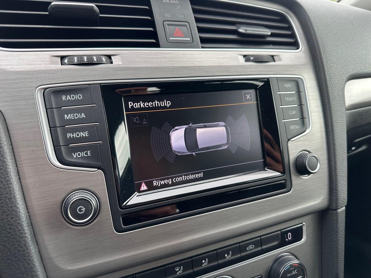 Volkswagen Golf - 1.2 TSI Navi, PDC, Bluetooth, Trekhaak