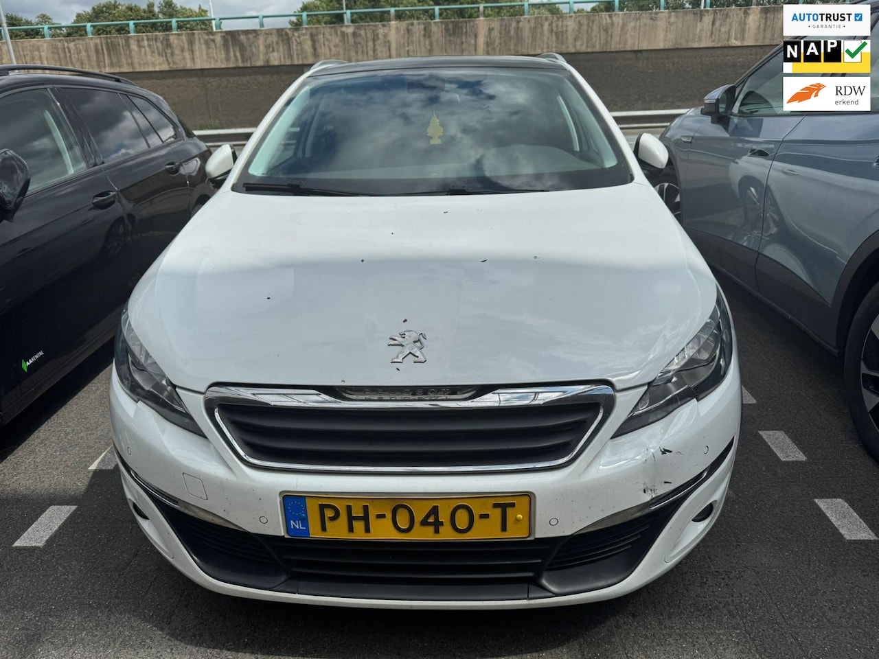 Peugeot 308 SW - 1.2 PureTech Blue Lease Executive 1.2 PureTech Blue Lease Executive - AutoWereld.nl