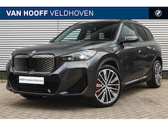 BMW iX1 - eDrive20 High Executive M Sport / Panoramadak / Sportstoelen / Adaptieve LED / M Adaptief