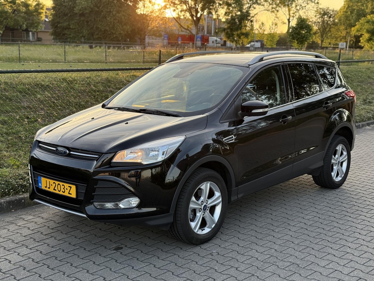 Ford Kuga - 1.5 Trend NL auto, nieuwe APK ! - AutoWereld.nl