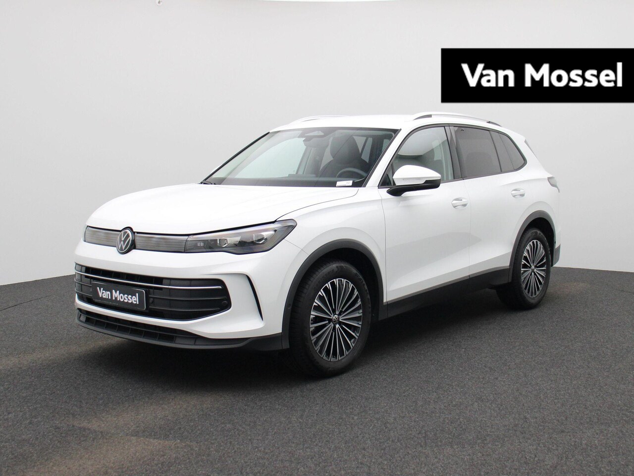 Volkswagen Tiguan - 1.5 eTSI Life Edition | 130 PK | Automaat | Trekhaak (Trailer Assist) | All Season Banden - AutoWereld.nl