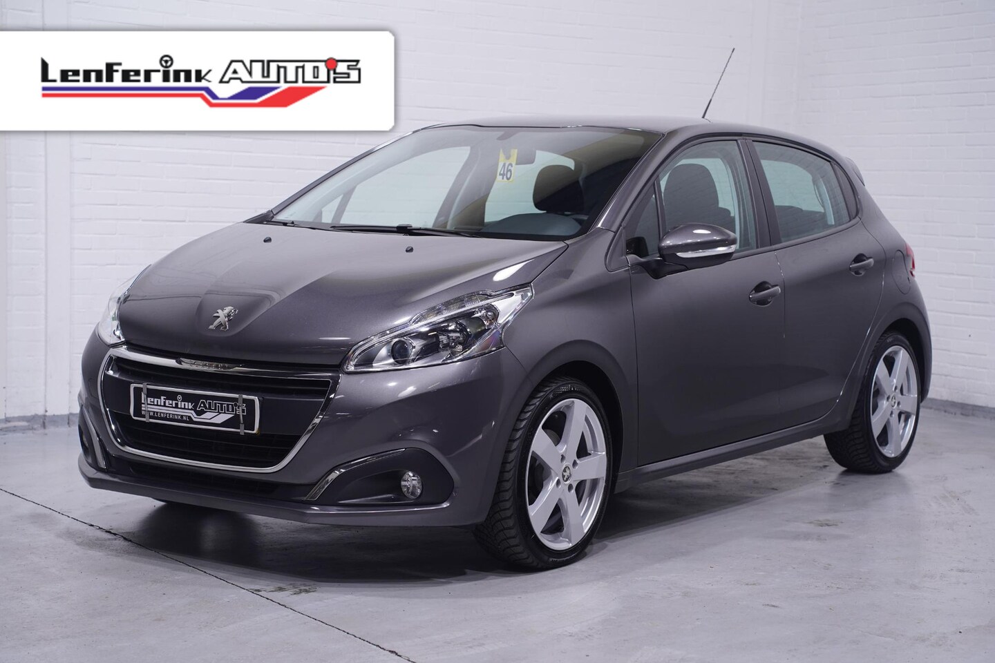 Peugeot 208 - 1.2 PureTech Blue Lion Navi PDC Cruise Apple/Android Rijklaar NAP - AutoWereld.nl