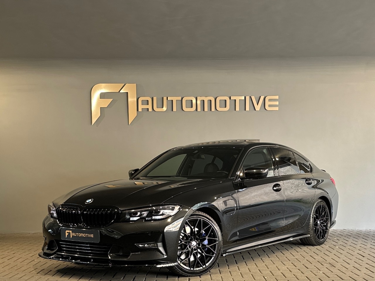 BMW 3-serie - 330e High Executive M Sport Pano|Maxton|Sfeer - AutoWereld.nl