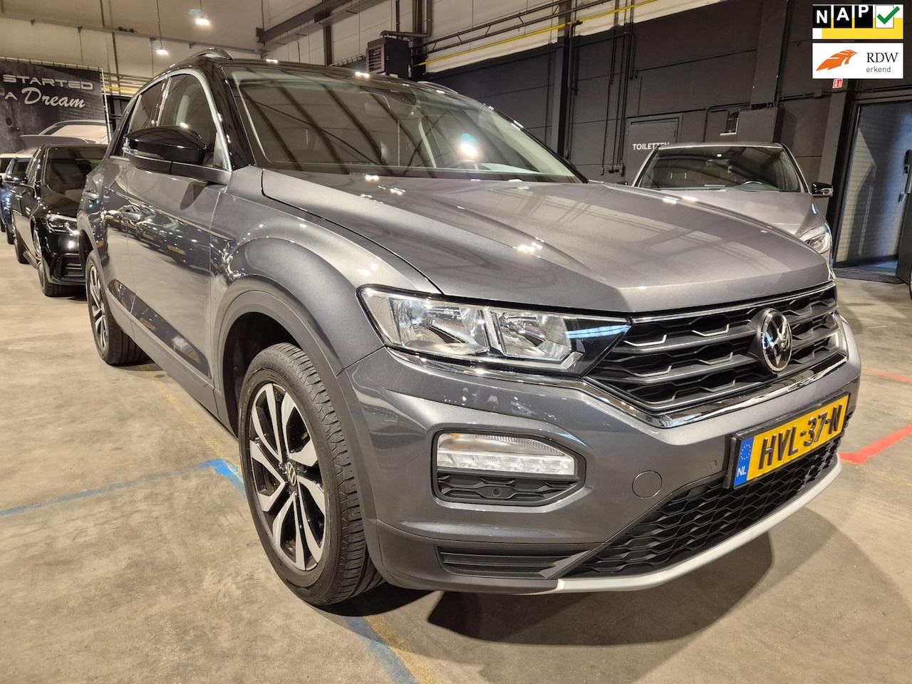 Volkswagen T-Roc - 1.0 TSI Active - Adapt Cruise - Clima - Camera - Stoelverw - CarPlay - Navigatie - Camera - AutoWereld.nl