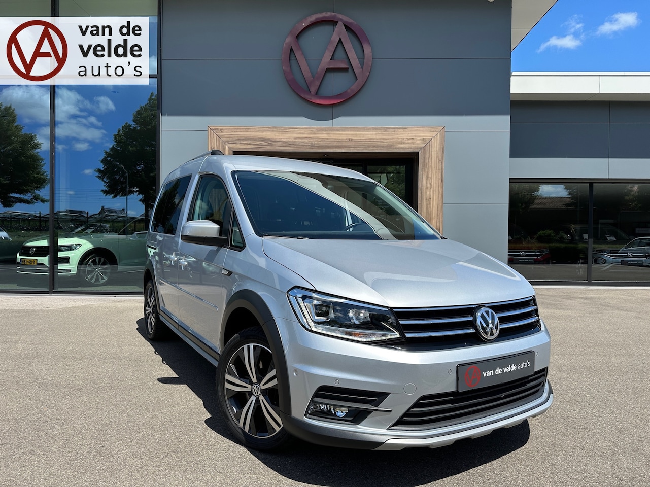 Volkswagen Caddy - 1.4 TSI DSG Alltrack | Xenon | Camera | Navi | Adap. Cruise | Rijklaar incl. 1 jaar Bovag - AutoWereld.nl
