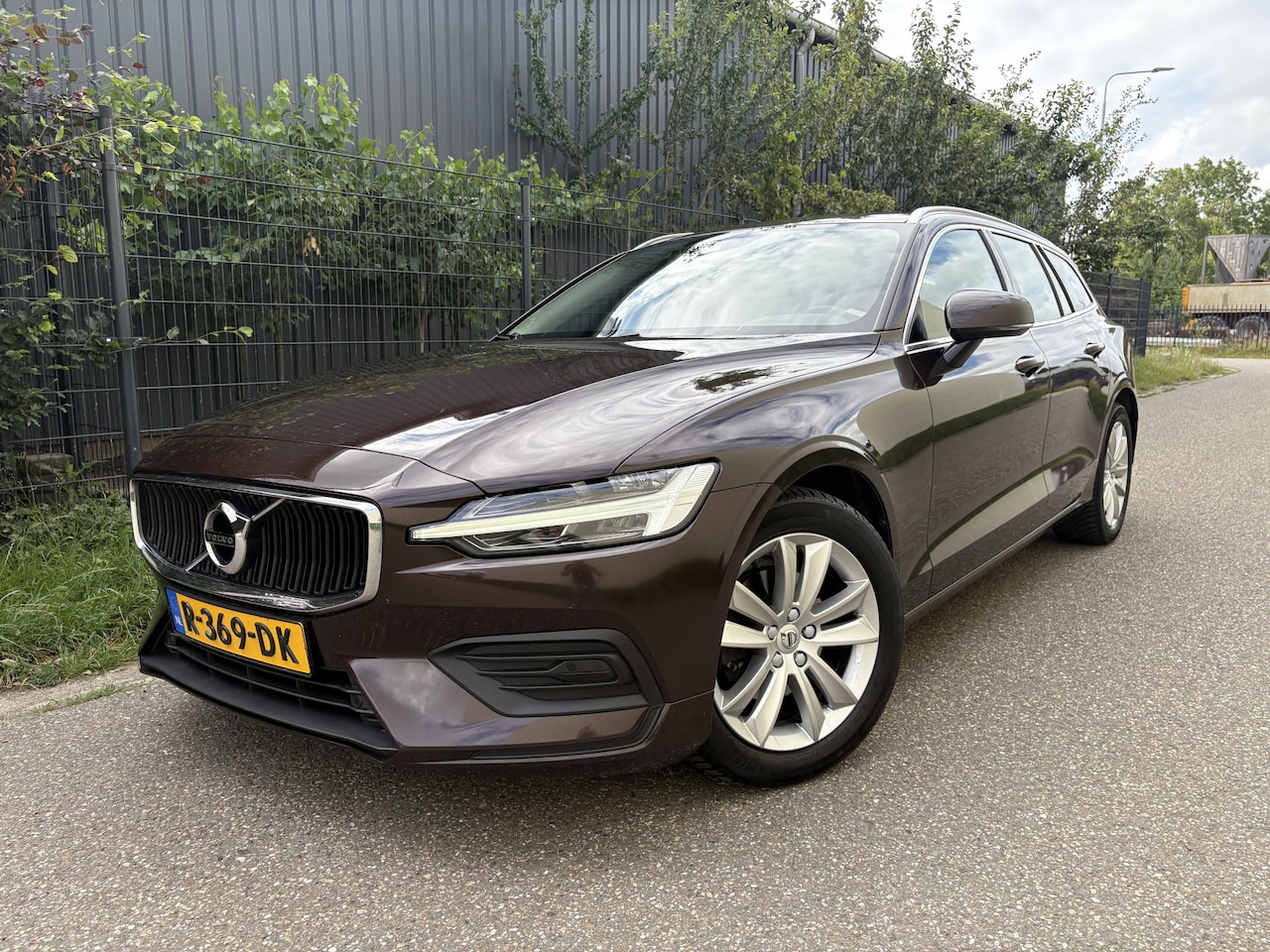 Volvo V60 - 2.0 D3 Momentum / AUTOMAAT / NAVI / INCL BTW - AutoWereld.nl
