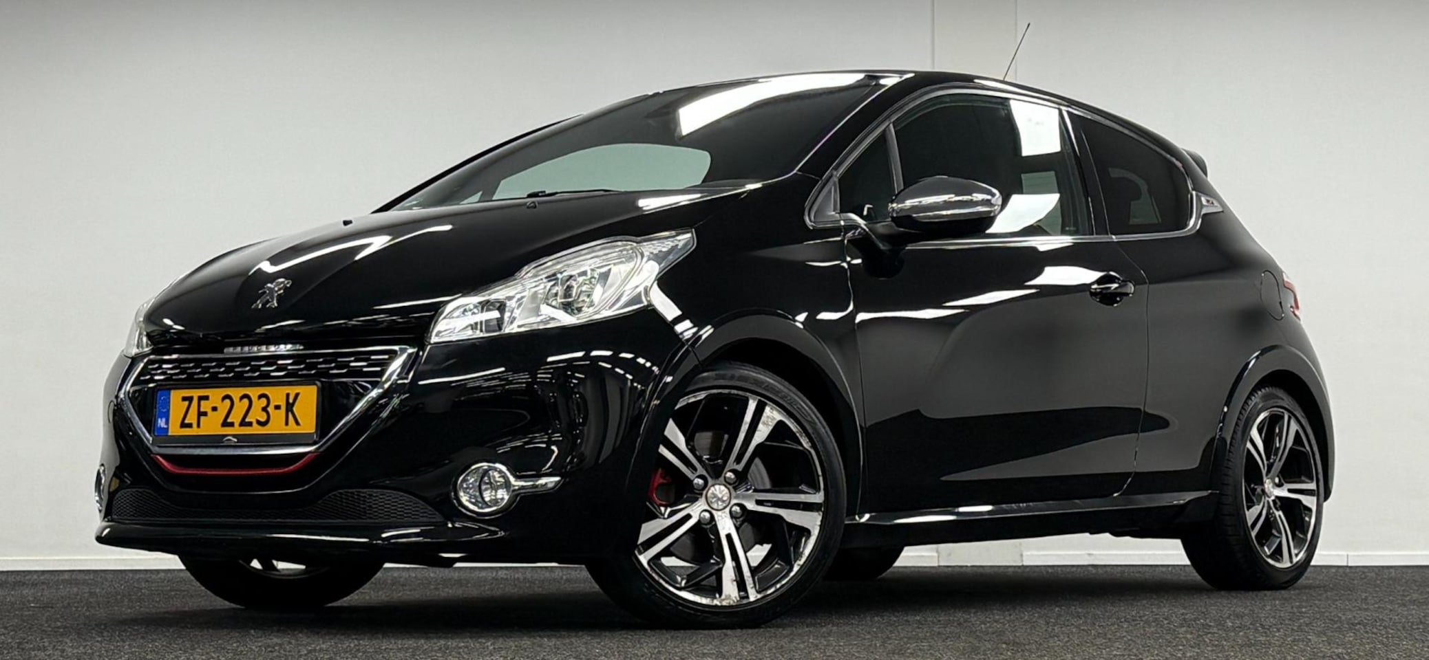 Peugeot 208 - 1.6 THP GTi*200PK*Navi*VolLeder*JBLSound*ClimaEcc*CruiseControl - AutoWereld.nl