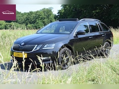 Skoda Octavia Combi - 1.5 TSI Greentech Business Edition Trekhaak Panoramadak Apple Carplay