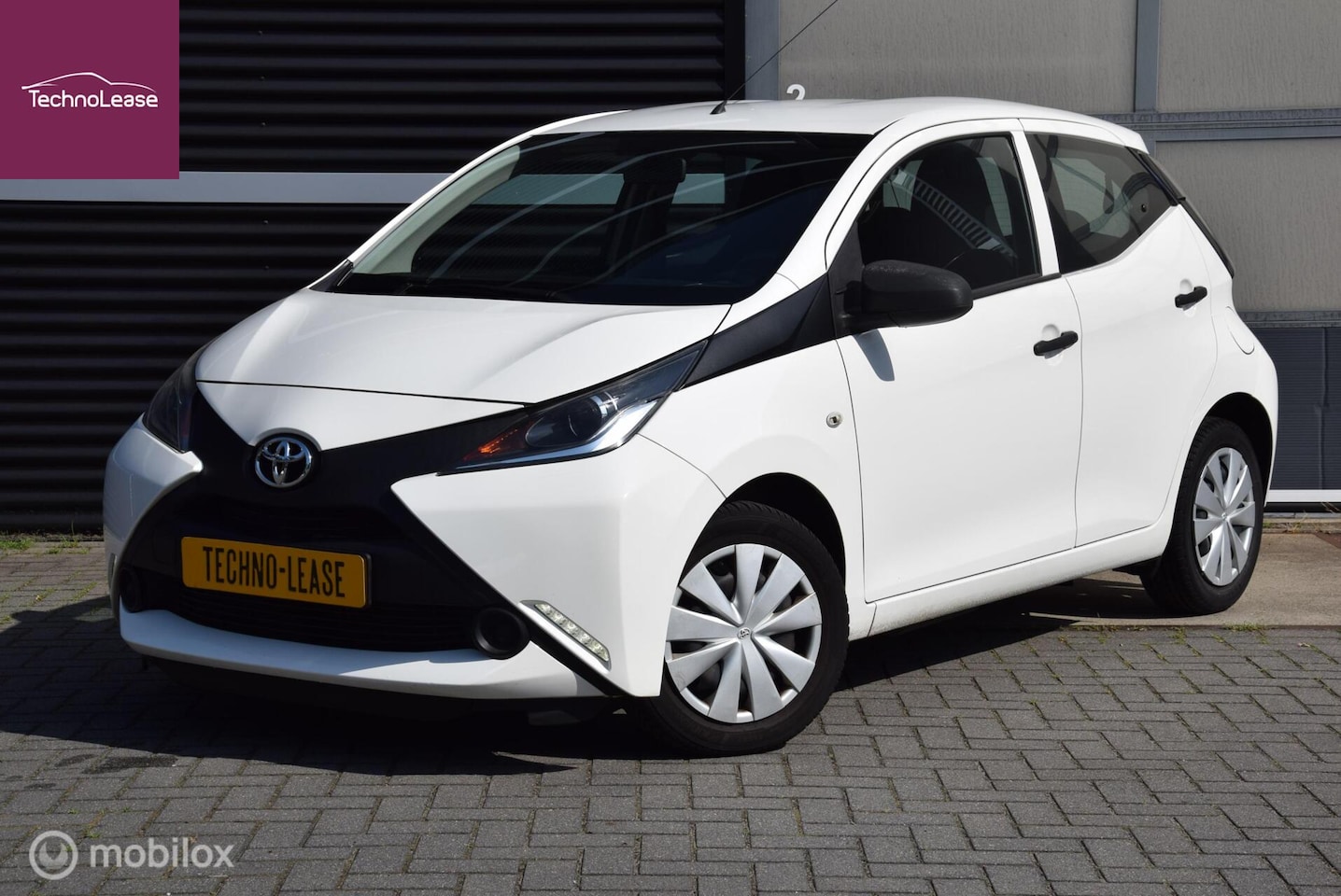 Toyota Aygo - 1.0 VVT-i X-Fun 5-deurs Airco Blueotooth - AutoWereld.nl