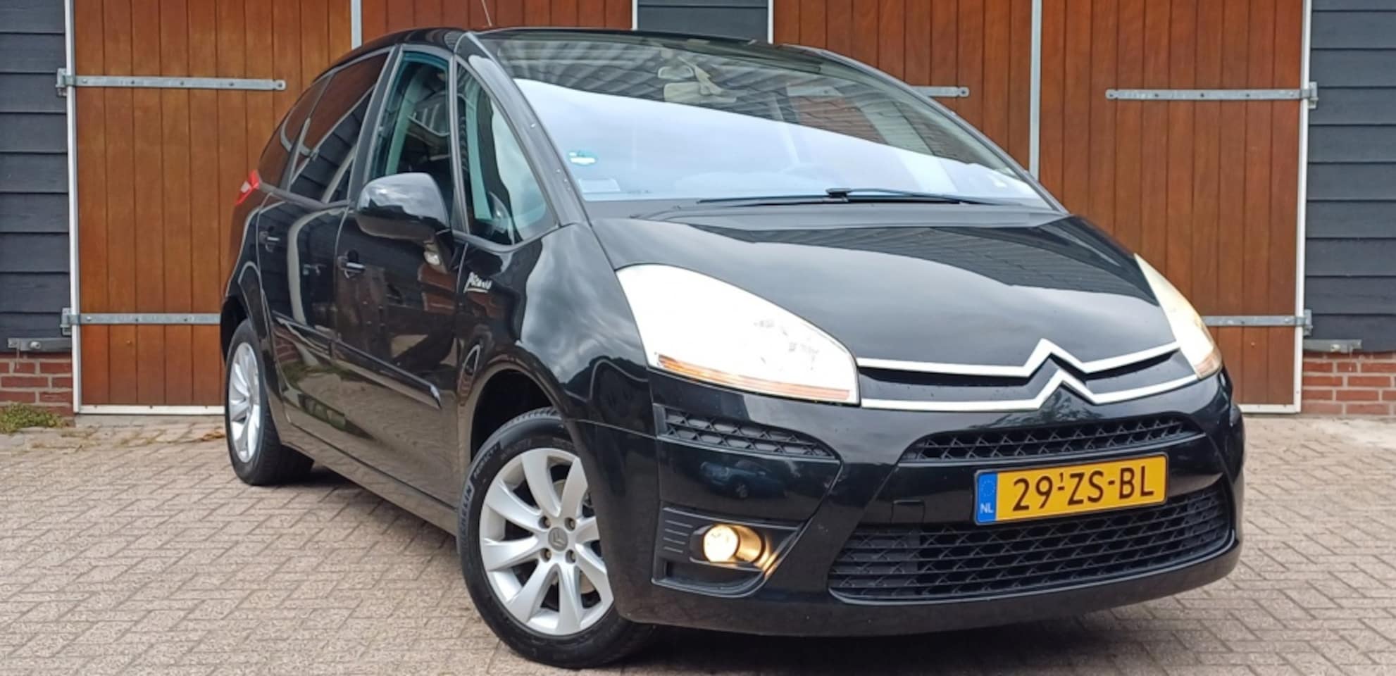 Citroën C4 Picasso - 1.8-16V Ambiance 5p. 1.8-16V Ambiance 5p, Ruime auto, Trekhaak, Bluetooth, Parkeersen - AutoWereld.nl