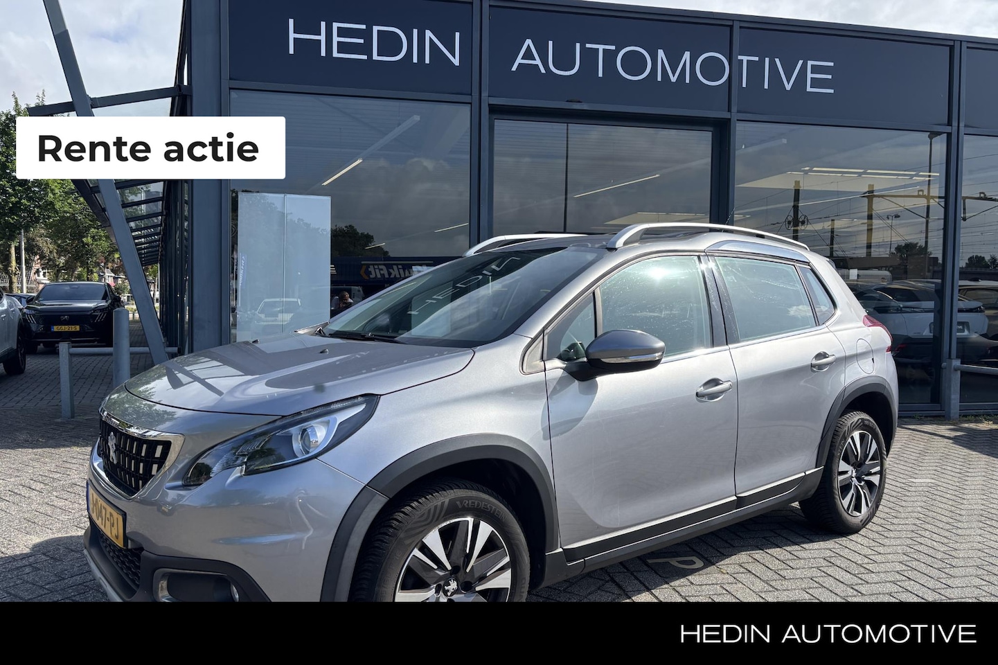 Peugeot 2008 - 1.2 Allure 110 pk Turbo | All weather banden | Navigatie | climate controle | 16 inch lich - AutoWereld.nl