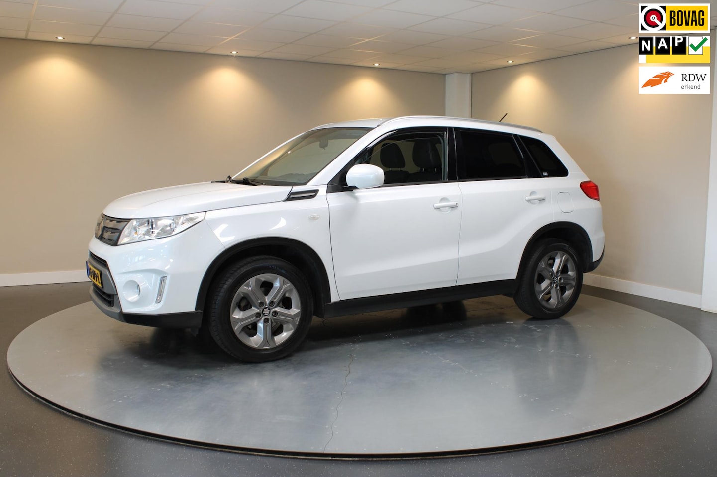 Suzuki Vitara - 1.6 Exclusive *Grote Beurt!* Trekhaak|Carplay|Stoelverw. - AutoWereld.nl