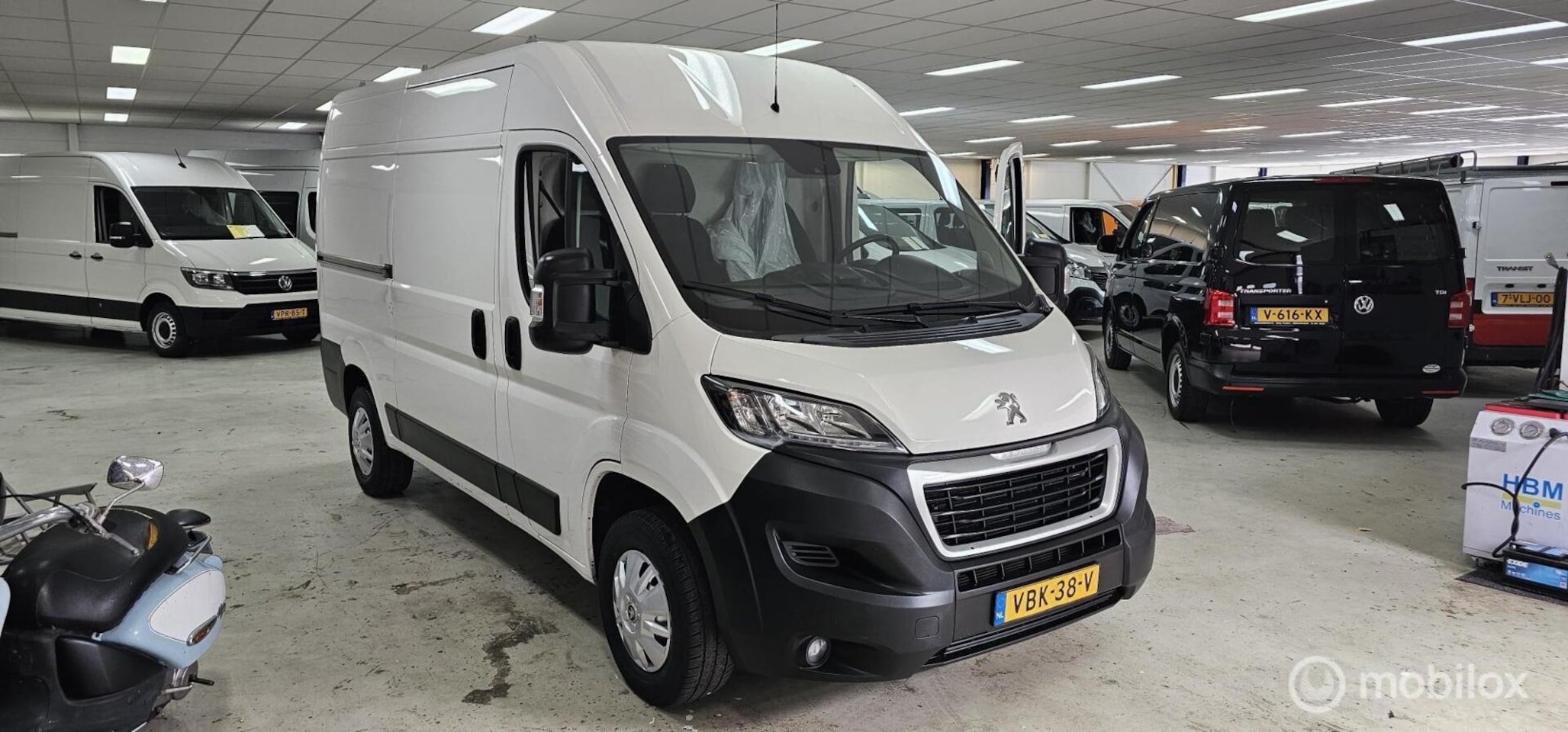 Peugeot Boxer - Bestel 330 2.0 BlueHDI L2H2 Premium Pack - AutoWereld.nl