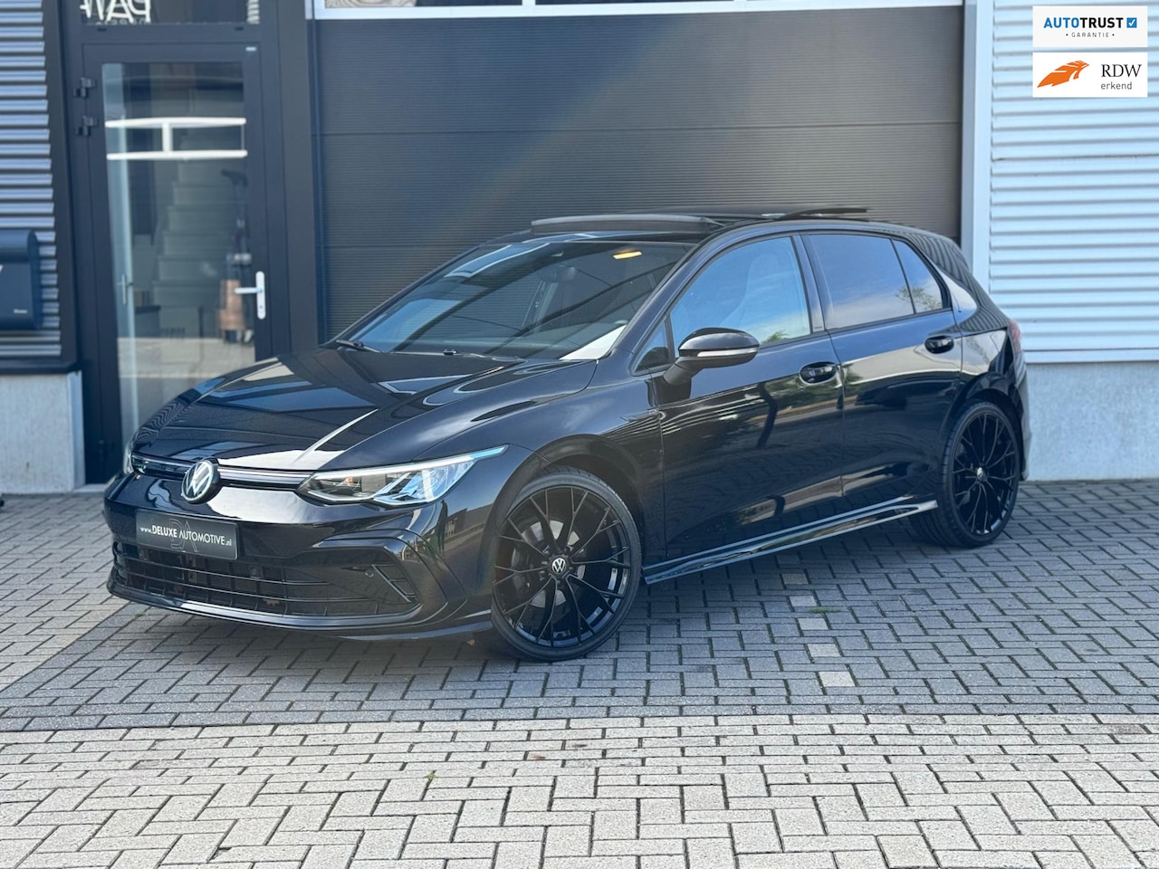 Volkswagen Golf - 1.5 eTSI 3x R-Line Panoramadak Black Edition - AutoWereld.nl