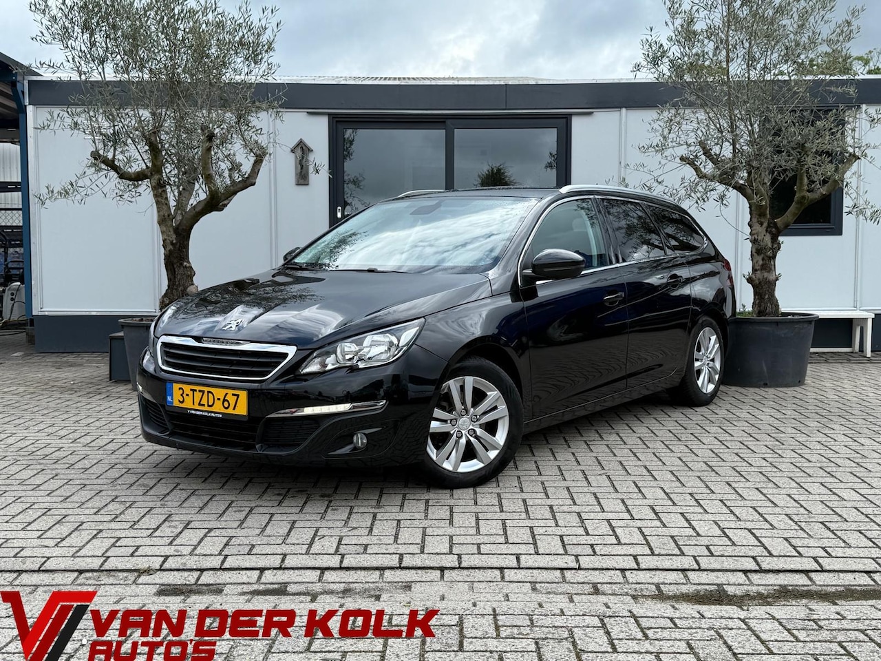 Peugeot 308 SW - 1.6 BlueHDI Executive Panorama Navi Cruise Climate Trekhaak - AutoWereld.nl