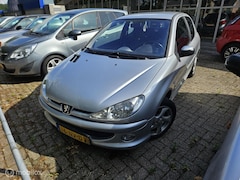 Peugeot 206 - 1.6-16V Griffe KOPPELING DEFECT
