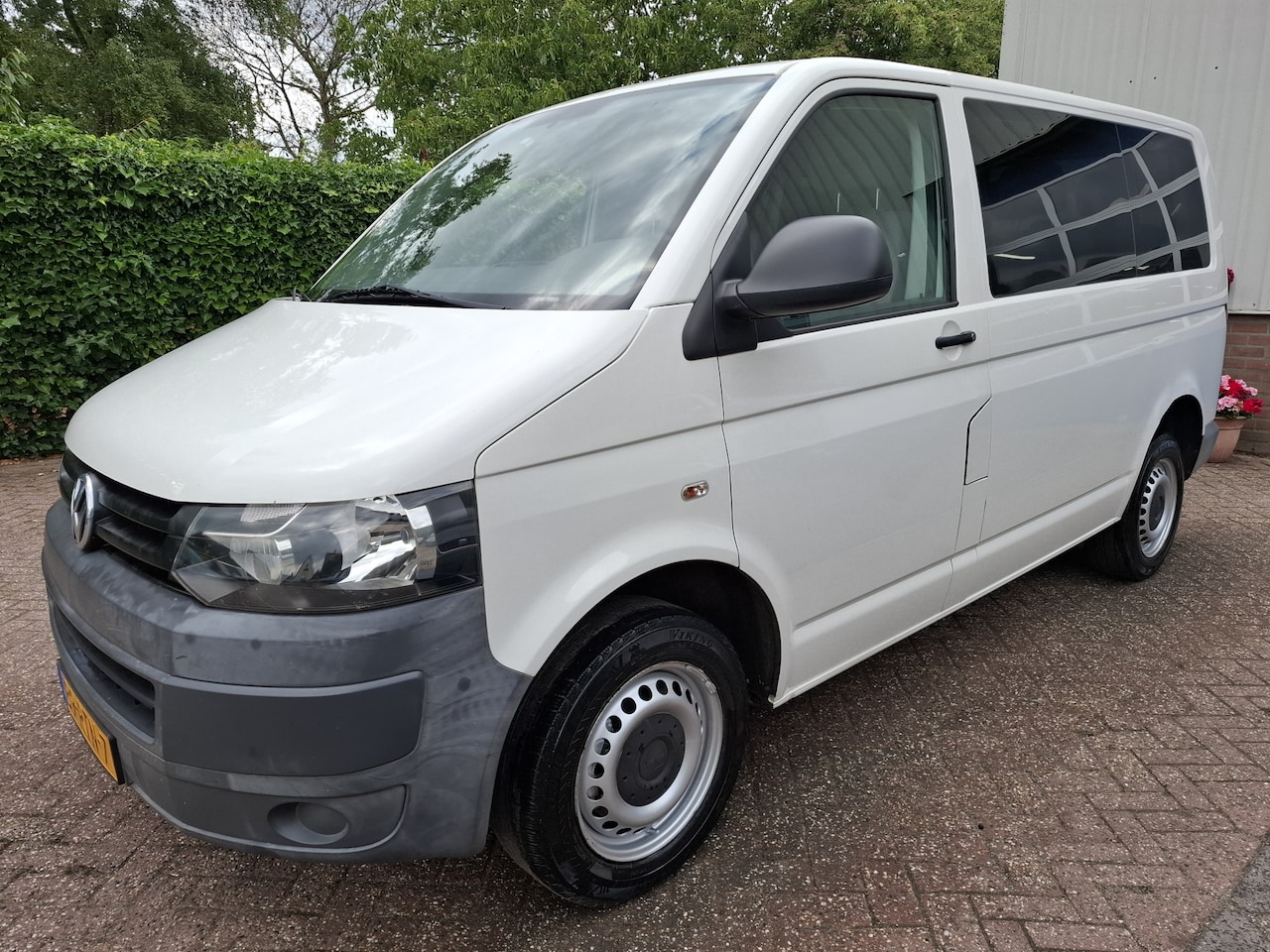 Volkswagen Transporter Kombi - 2.0 L1H1 9-PERSOONS BENZINE 116PK - AutoWereld.nl