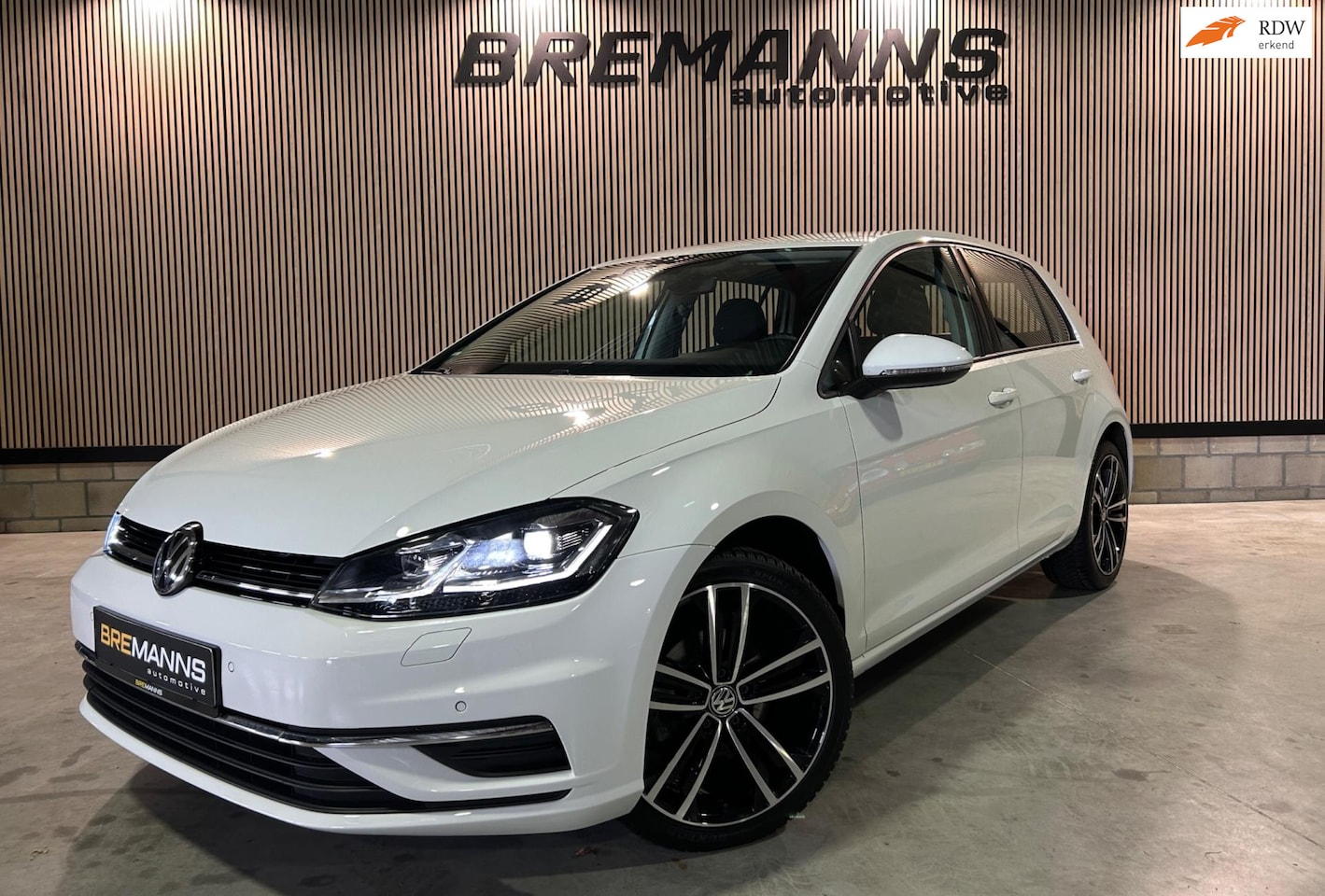 Volkswagen Golf - 1.0 TSI Highline Xenon, PDC, AUTOMAAT - AutoWereld.nl