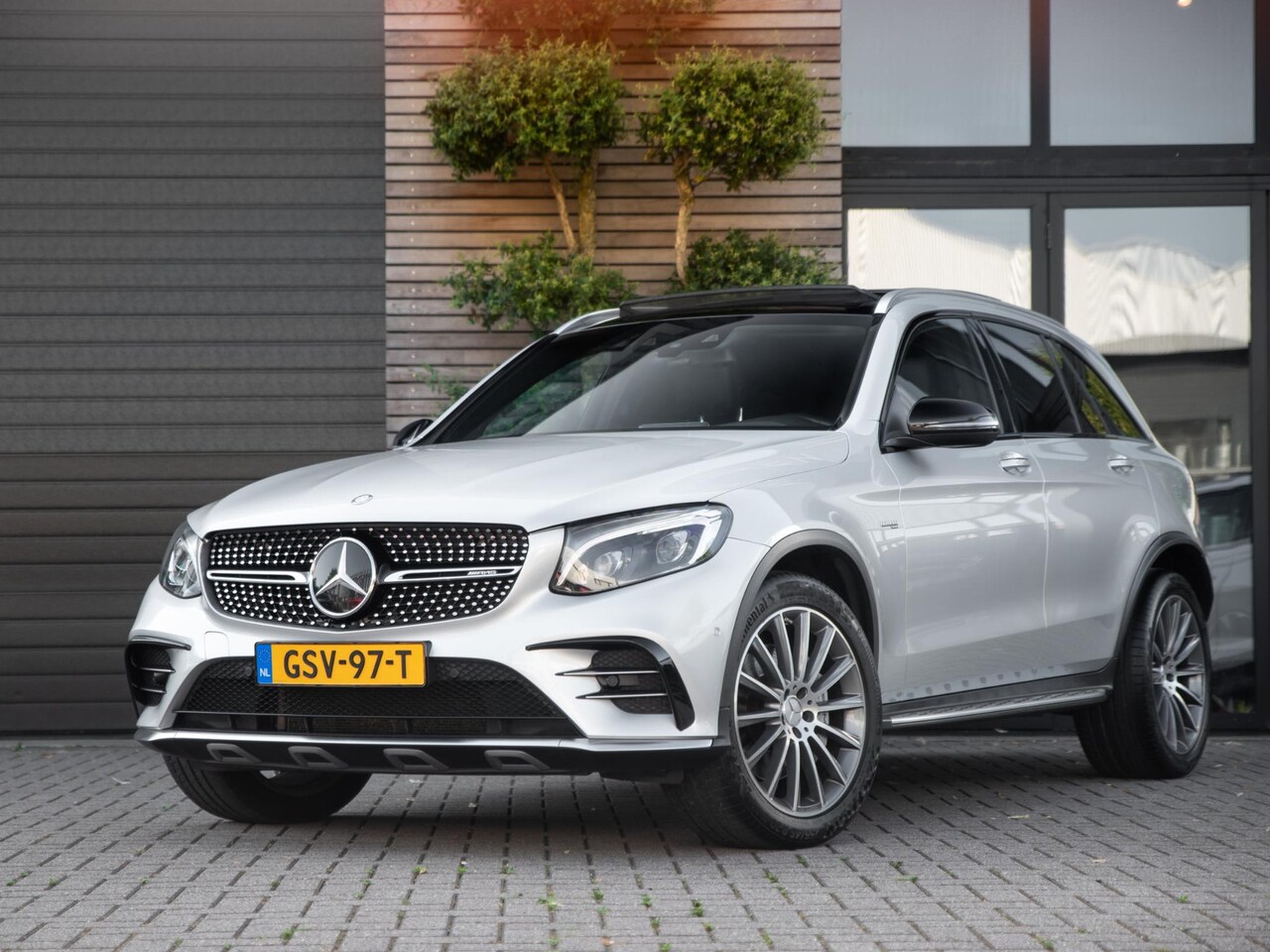 Mercedes-Benz AMG GLC - 43 4MATIC Pano Burmester Carbon ACC - AutoWereld.nl