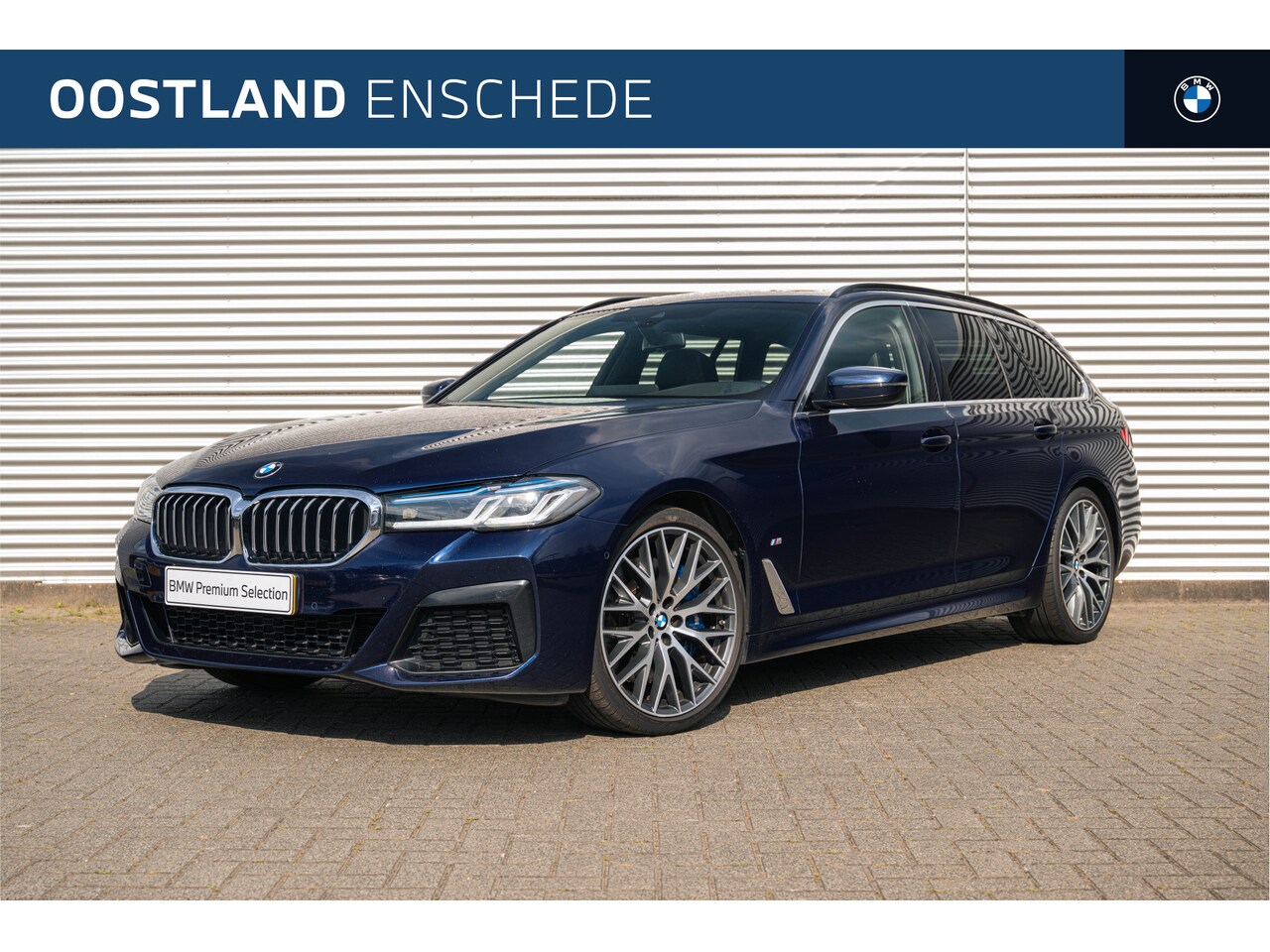 BMW 5-serie Touring - 540i xDrive High Executive M Sport Automaat / Panoramadak / Laserlight / Head-Up / Comfort - AutoWereld.nl