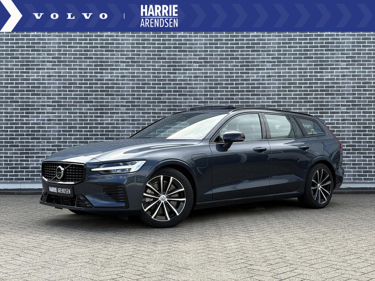 Volvo V60 - 2.0 T6 Plug-in hybrid AWD Plus Dark | Panoramadak | 360 Camera | Adaptieve Cruise Control - AutoWereld.nl