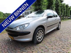 Peugeot 206 - 1.4 XT Stuurbekrachtiging Lm Velgen Trekhaak*Apk t/m 4-5-2026