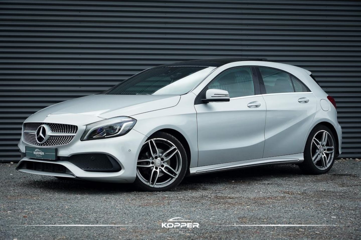 Mercedes-Benz A-klasse - 180 Ambition / AMG / Pano / Licht&Zicht / Led - AutoWereld.nl