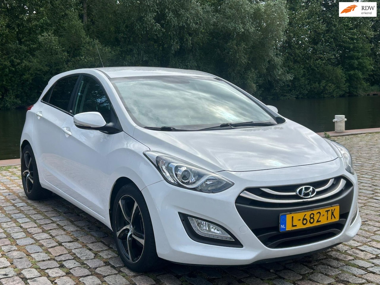 Hyundai i30 - 1.4 super mooi auto airco cruis control cv op afs - AutoWereld.nl