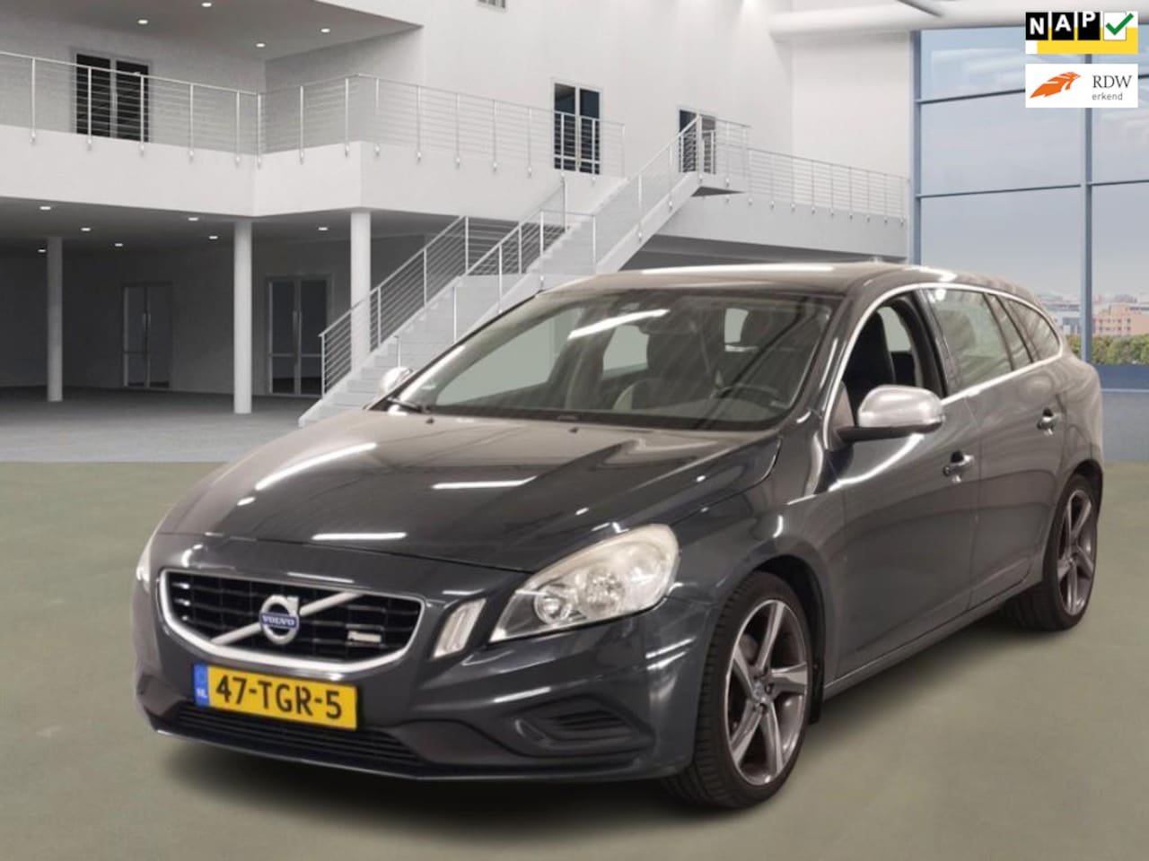 Volvo V60 - 1.6 T4 R-Design EXPORT - AutoWereld.nl