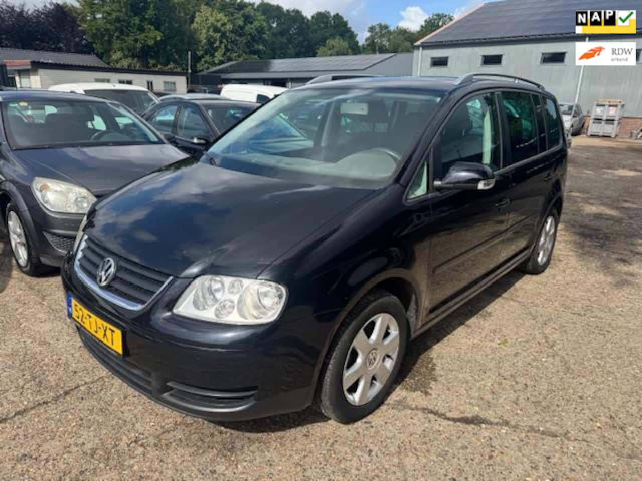 Volkswagen Touran - 2.0-16V FSI Business 2.0-16V FSI Business - AutoWereld.nl