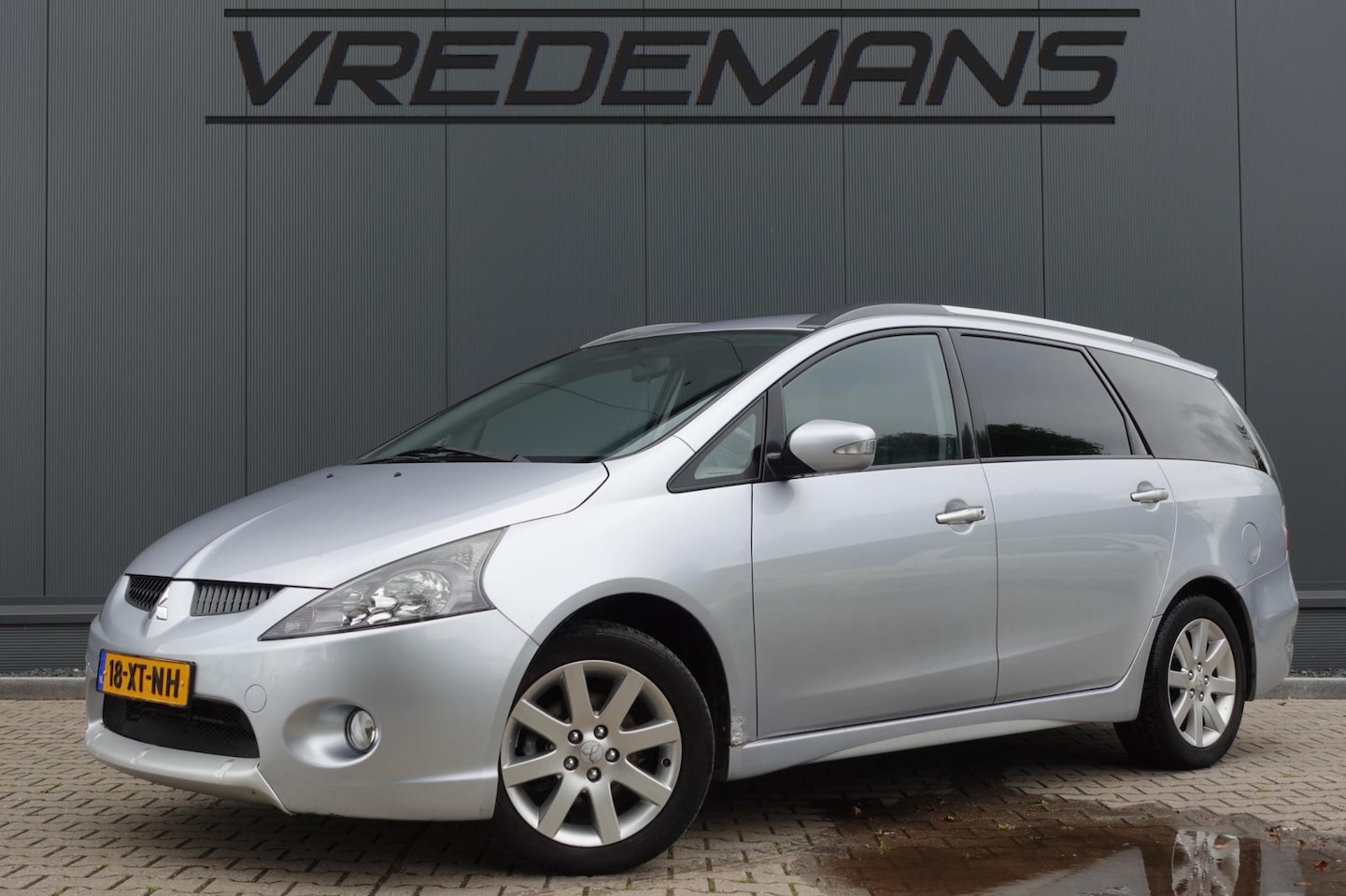 Mitsubishi Grandis - 2.4-16V InSport 7-PERS - AutoWereld.nl