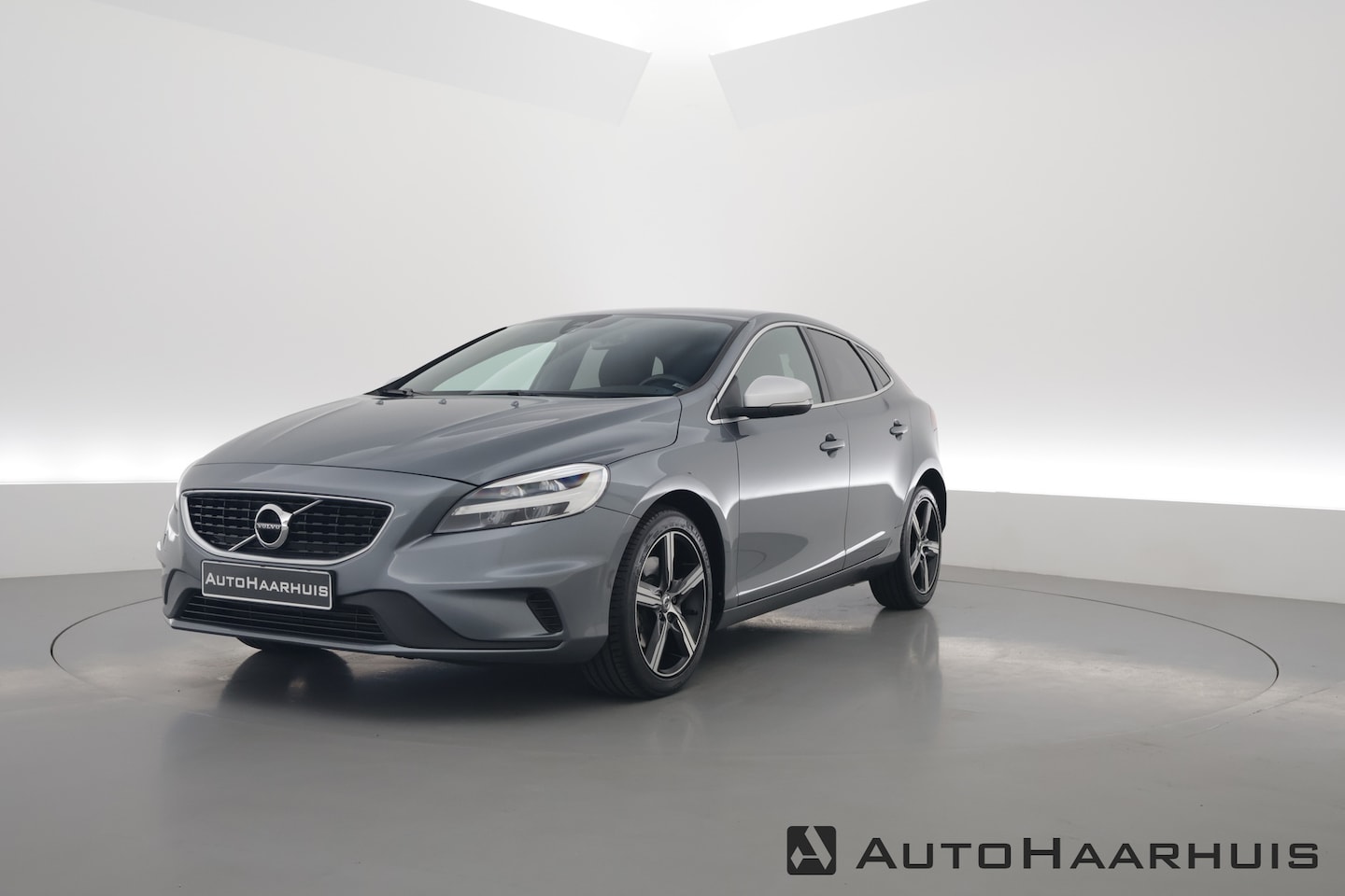 Volvo V40 - 2.0 T2 R-Design | Navi | Cruise | Camera | Stoelverw. | PDC A | 17''  | Clima - AutoWereld.nl