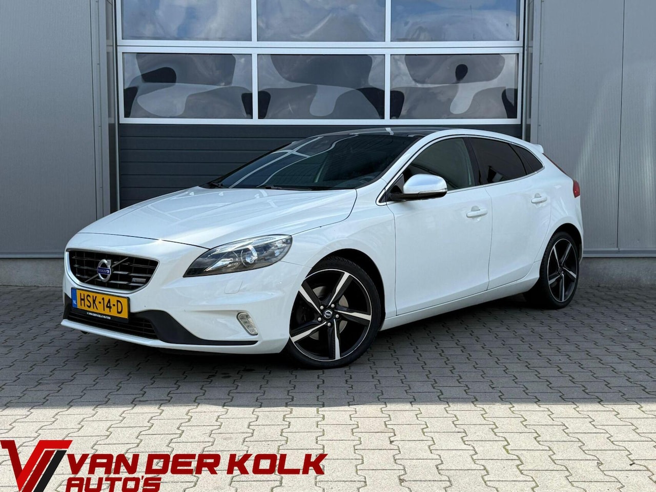 Volvo V40 - 1.6 T2 R-Design Panorama dak Lichtmetalen velgen navigatie - AutoWereld.nl