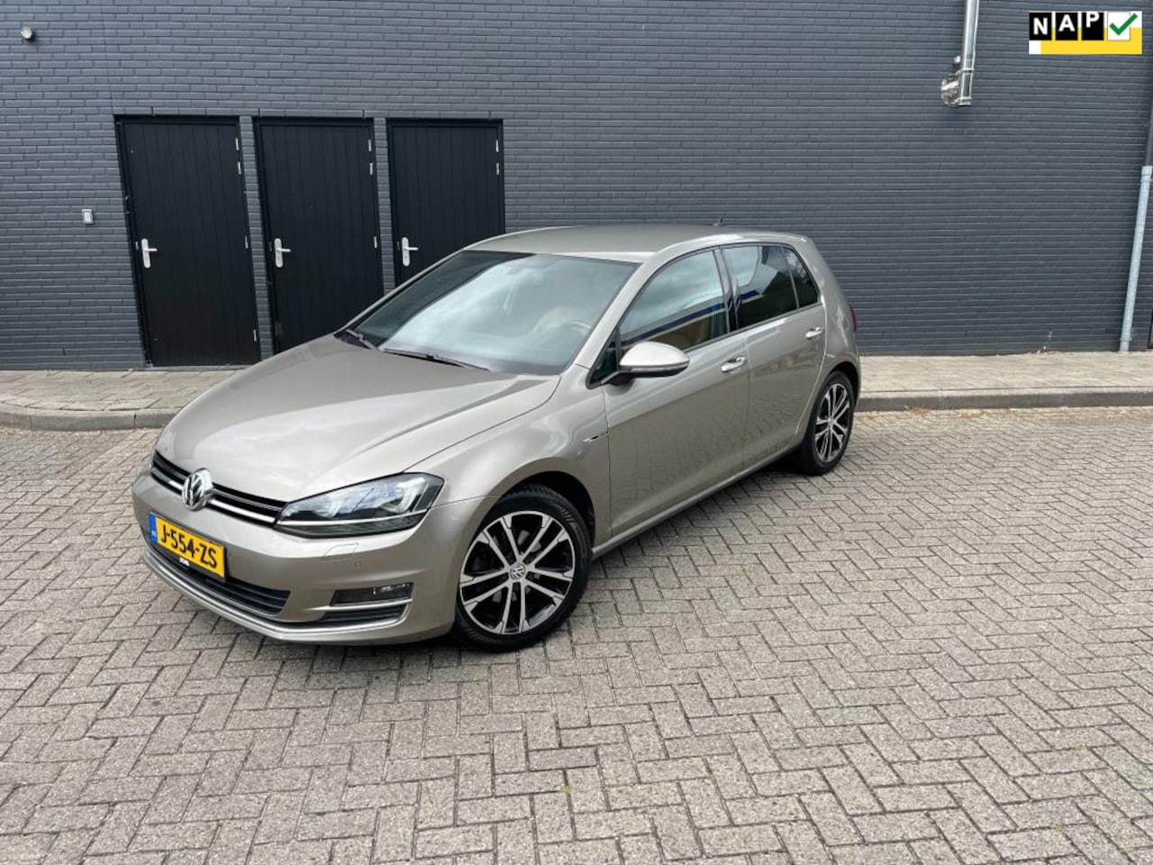 Volkswagen Golf - 1.4 TSI Business Edition R Xenon Navi Leer PDC - AutoWereld.nl