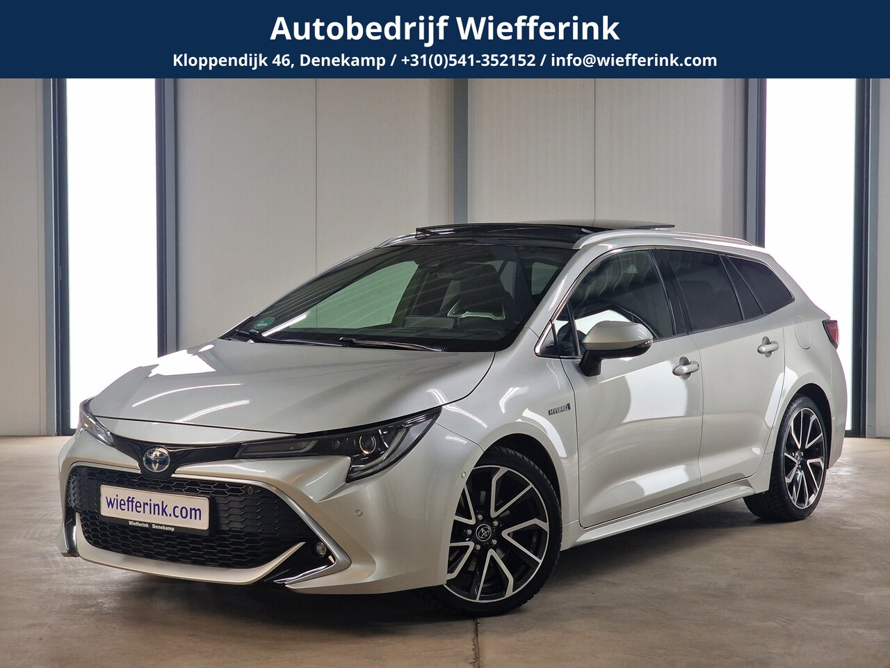 Toyota Corolla Touring Sports - 2.0 Hybrid Premium 184pk | Trekhaak | Panorama | Head-up - AutoWereld.nl