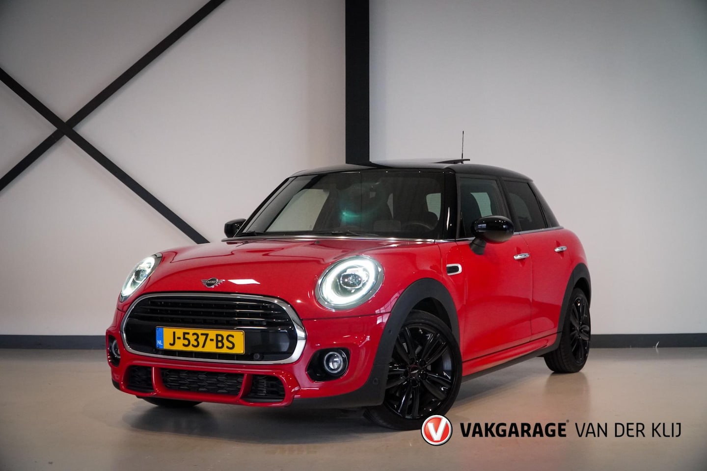 MINI John Cooper Works - Mini 1.5 JCW | Panorama | JCW Seats | H/K | Head-Up | Navi + | Stoelverwarming | 35.000km! - AutoWereld.nl