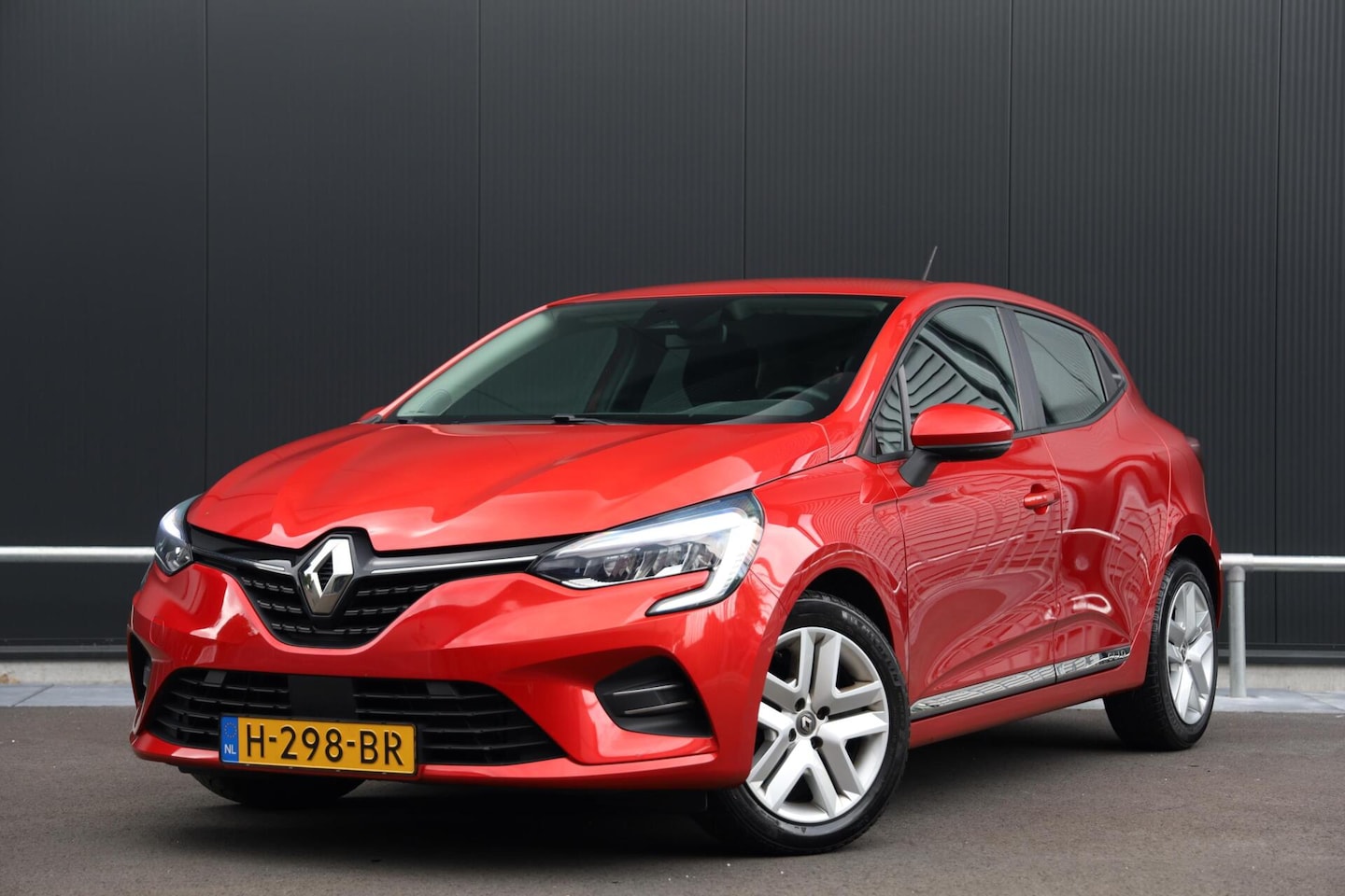 Renault Clio - 1.0 TCe 100 Zen Airco Navi Cruise LED - AutoWereld.nl