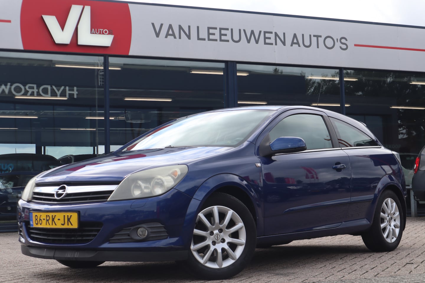 Opel Astra GTC - 1.6 Sport | Automaat | Trekhaak | Cruise - AutoWereld.nl