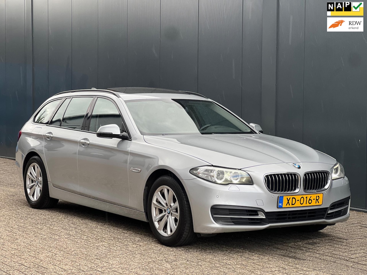 BMW 5-serie Touring - 528i Pano|Leder|Nette staat|Facelift - AutoWereld.nl