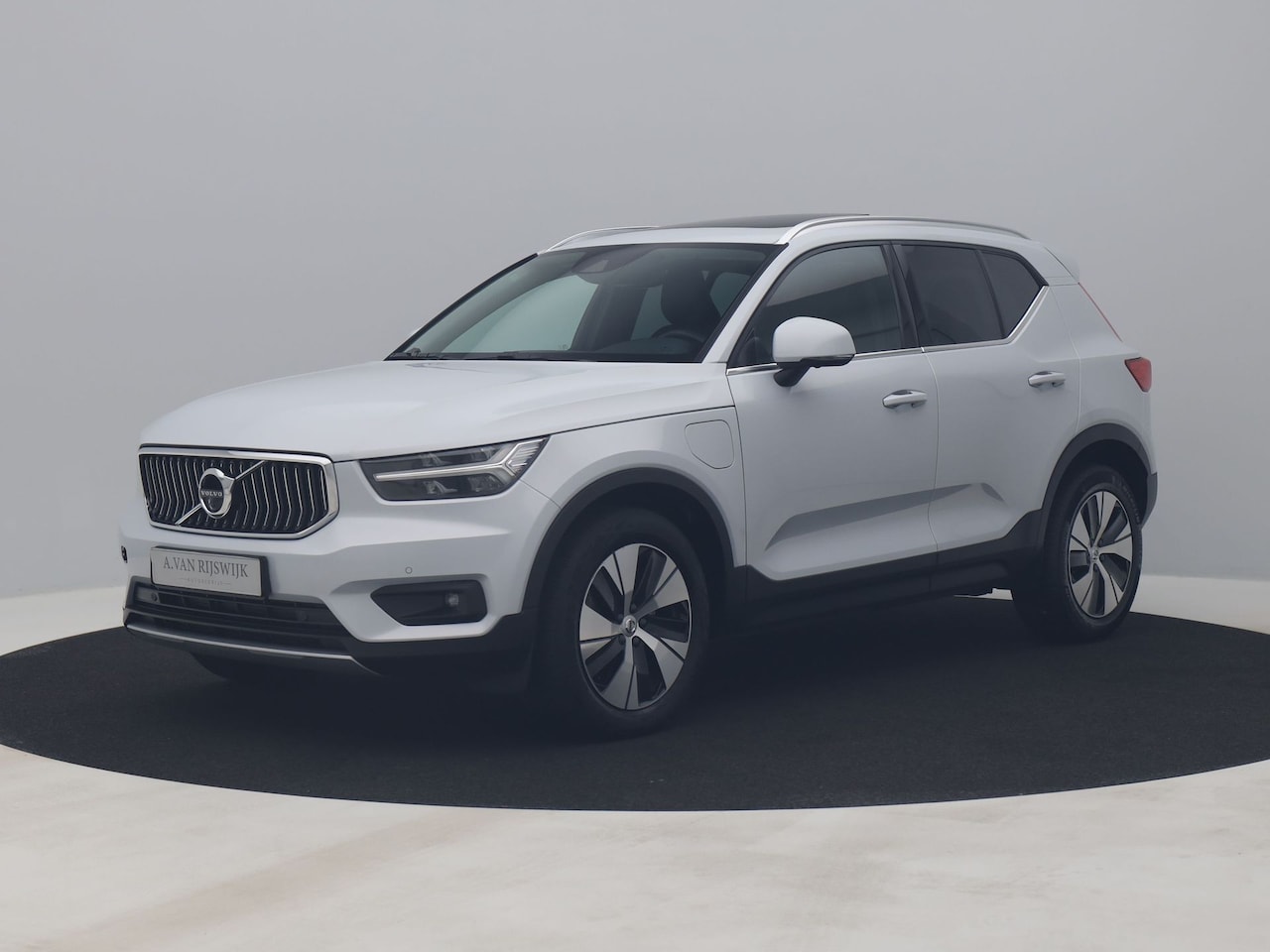 Volvo XC40 - 1.5 T4 Recharge Inscription Expression | PANO | 360° | H&K | KEYLESS - AutoWereld.nl