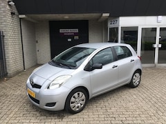 Toyota Yaris - 1.3 VVTi Comfort / 5 DEUREN / METALLIC LAK / APK 11 NOVEMBER 2025 / TREKHAAK